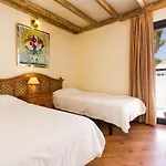 Sands Beach Resort Ξενοδοχείο 4*