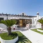Sands Beach Resort Ξενοδοχείο 4*